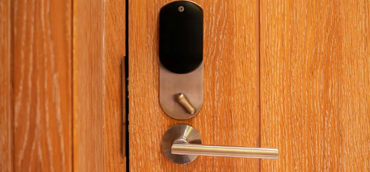 Automatic Locking Door Knob Exeter